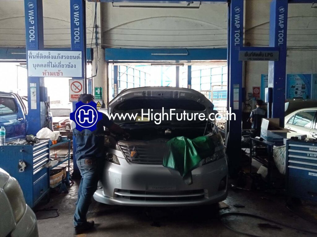 TOYOTA VELLFIRE เปลี่ยนน้ำมันเครื่องกึ่งสังเคราะห์ 2 - High Future บริษัท ไฮฟิวเจอร์ จำกัด ศูนย์ติดตั้งแก๊สรถยนต์มาตรฐาน ซ่อมรถยนต์ ช่วงล่าง เบรค คลัทช์