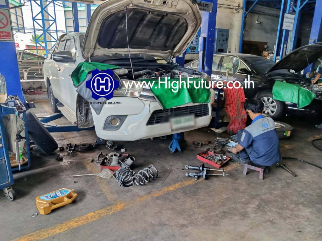 TOYOTA REVO ถ่ายน้ำมันเครื่อง 2 - High Future บริษัท ไฮฟิวเจอร์ จำกัด ศูนย์ติดตั้งแก๊สรถยนต์มาตรฐาน ซ่อมรถยนต์ ช่วงล่าง เบรค คลัทช์