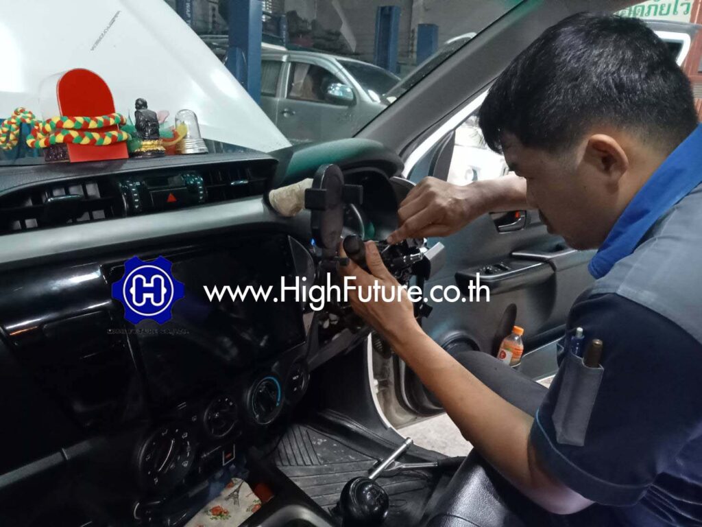 TOYOTA REVO เปลี่ยนสวิทปัดน้ำฝน 3 - High Future บริษัท ไฮฟิวเจอร์ จำกัด ศูนย์ติดตั้งแก๊สรถยนต์มาตรฐาน ซ่อมรถยนต์ ช่วงล่าง เบรค คลัทช์