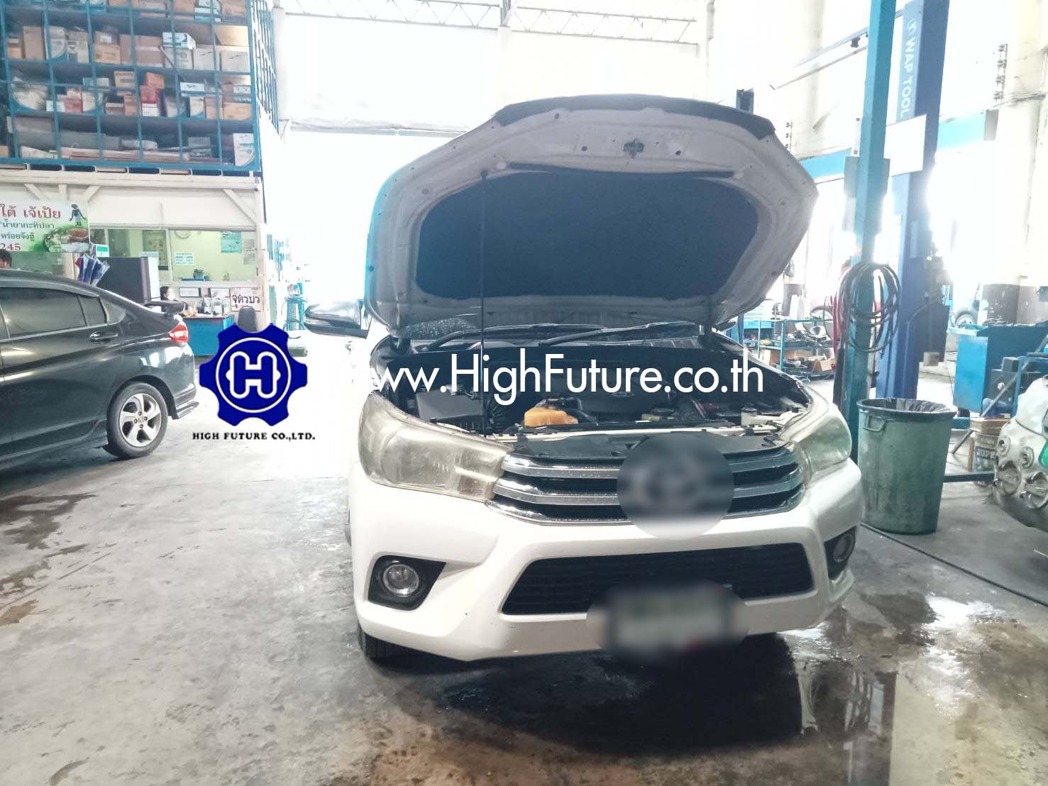 TOYOTA REVO เปลี่ยนสวิทปัดน้ำฝน 4 - High Future บริษัท ไฮฟิวเจอร์ จำกัด ศูนย์ติดตั้งแก๊สรถยนต์มาตรฐาน ซ่อมรถยนต์ ช่วงล่าง เบรค คลัทช์