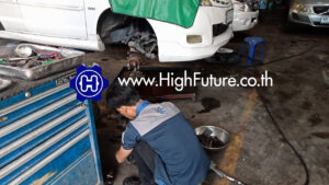 TOYOTA INNOVA เปลี่ยนหม้อลมเบรคพร้อมปั๊มครัช 1 - High Future บริษัท ไฮฟิวเจอร์ จำกัด ศูนย์ติดตั้งแก๊สรถยนต์มาตรฐาน ซ่อมรถยนต์ ช่วงล่าง เบรค คลัทช์