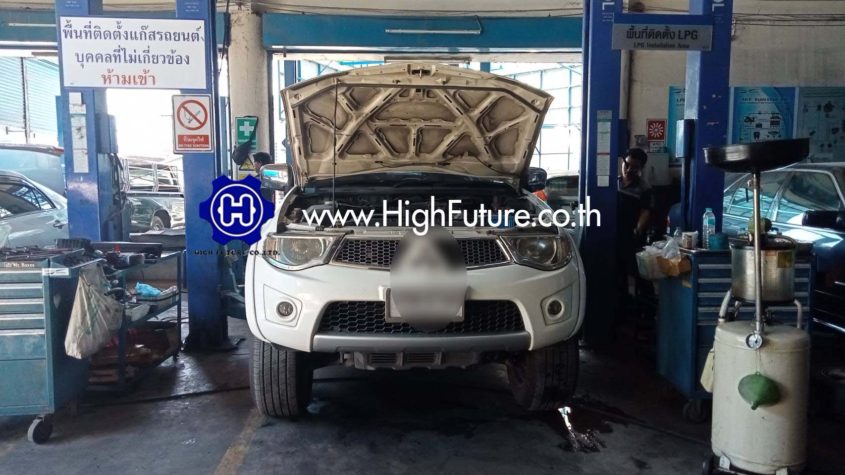 MITSUBISHI TRITON เปลี่ยนถ่ายน้ำมันเครื่อง 2 - High Future บริษัท ไฮฟิวเจอร์ จำกัด ศูนย์ติดตั้งแก๊สรถยนต์มาตรฐาน ซ่อมรถยนต์ ช่วงล่าง เบรค คลัทช์