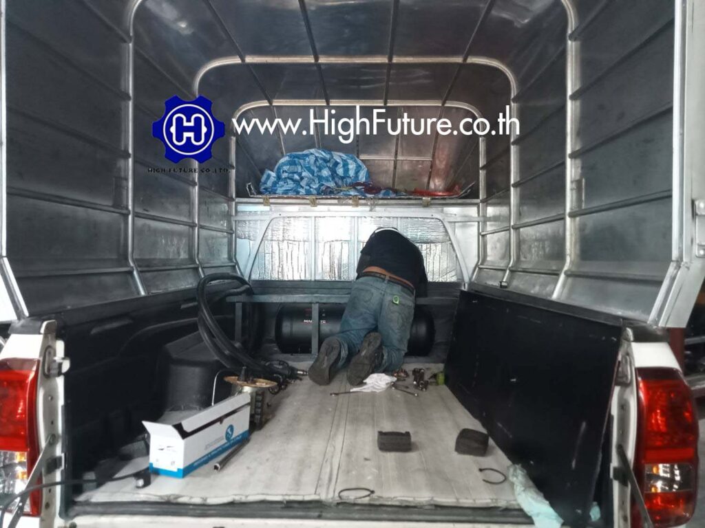 TOYOTA REVO เปลี่ยนถังแคปซูล 75 ลิตร 2 - High Future บริษัท ไฮฟิวเจอร์ จำกัด ศูนย์ติดตั้งแก๊สรถยนต์มาตรฐาน ซ่อมรถยนต์ ช่วงล่าง เบรค คลัทช์